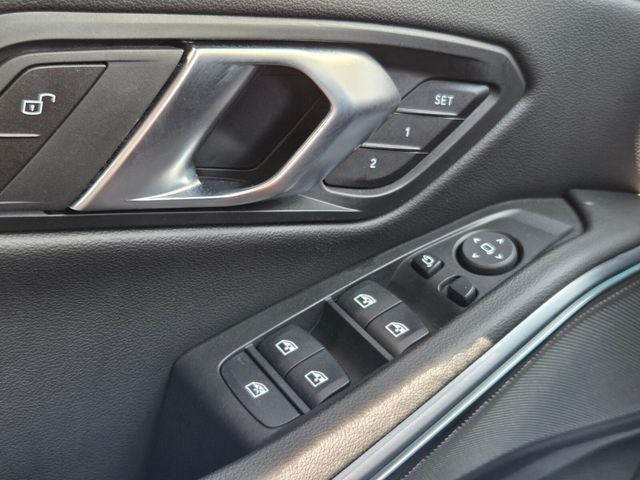 2025 BMW 3 Series 330i