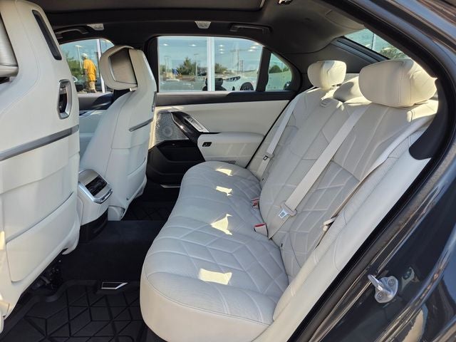 2025 BMW 7 Series 760i xDrive