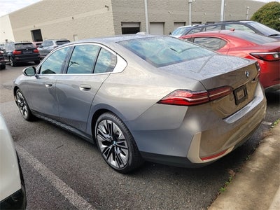 2025 BMW 5 Series 530i