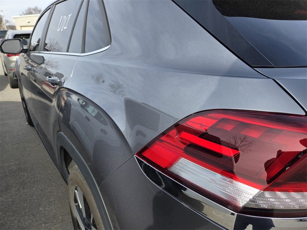 2025 Volkswagen Atlas Cross Sport 2.0T SE w/Technology