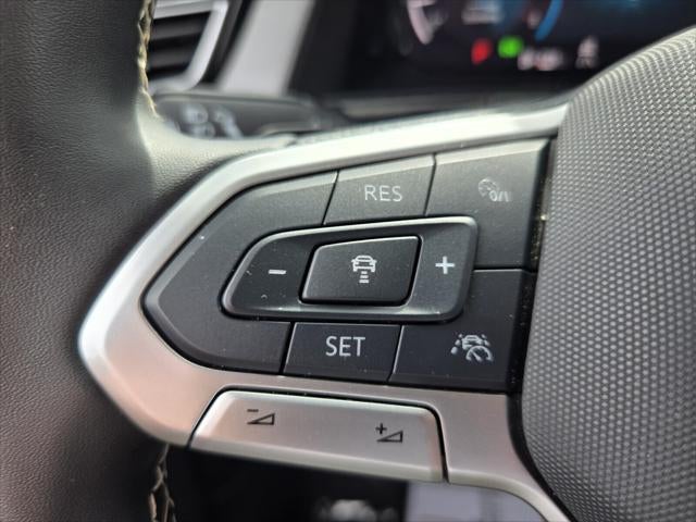 2025 Volkswagen Atlas Cross Sport 2.0T SE w/Technology