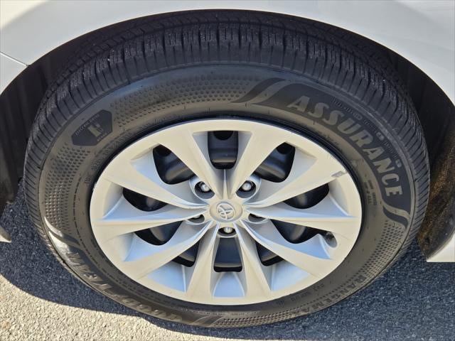 2017 Toyota CAMRY HYBRID LE