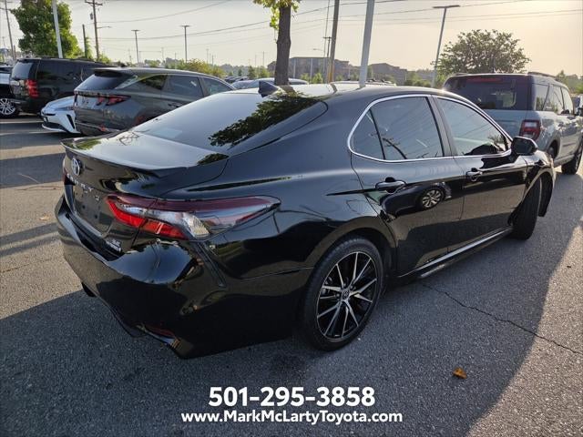 2022 Toyota Camry Hybrid SE
