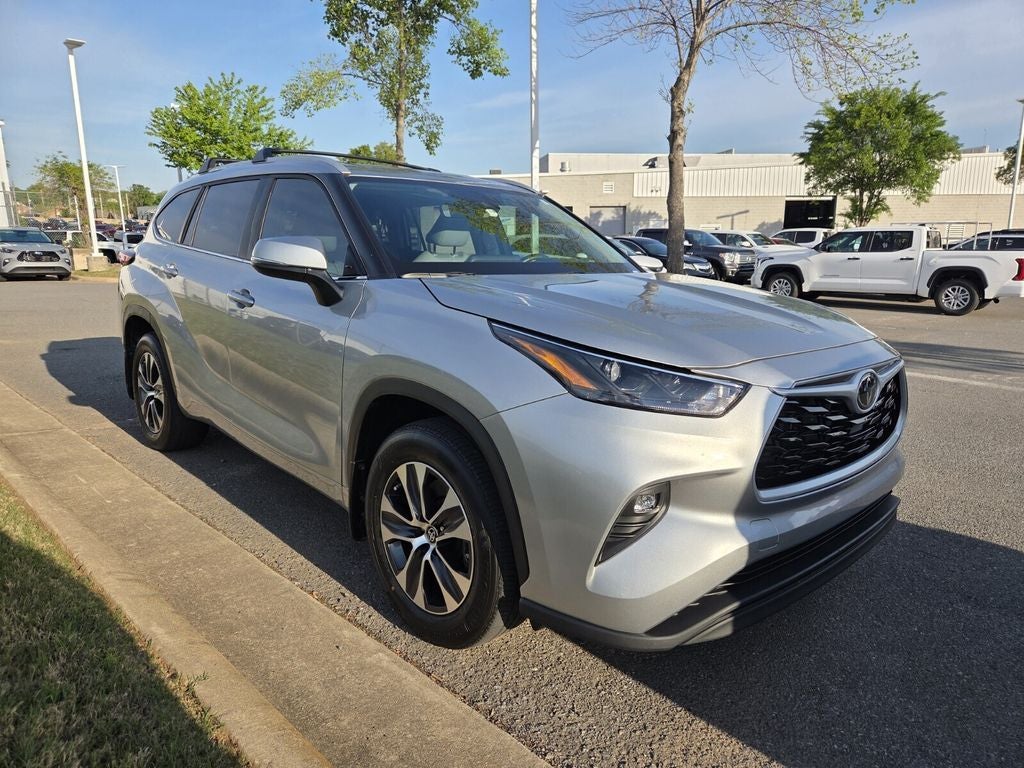 2024 Toyota HIGHLANDER LE