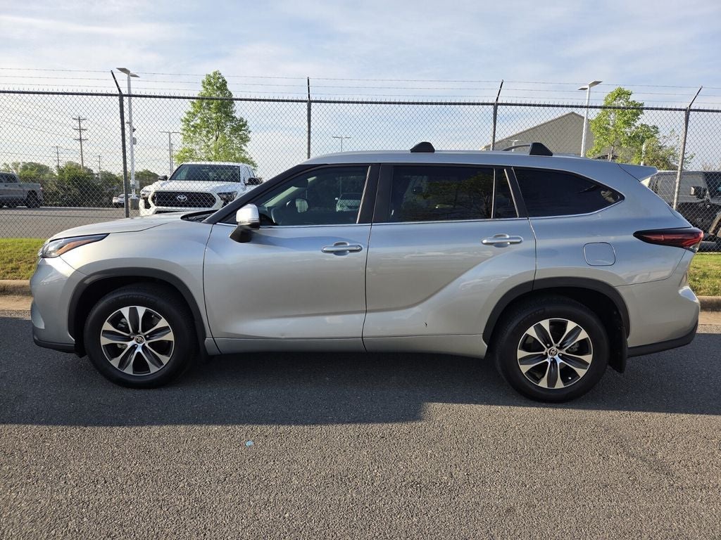 2024 Toyota HIGHLANDER LE