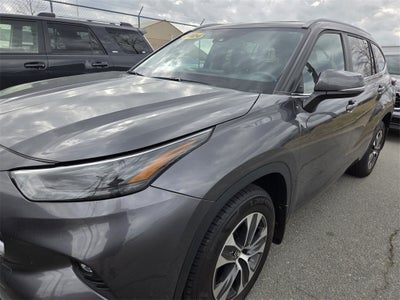 2024 Toyota HIGHLANDER XLE
