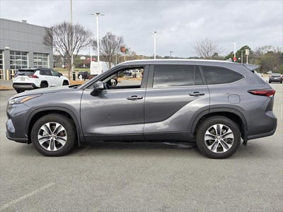 2025 Toyota HIGHLANDER XLE