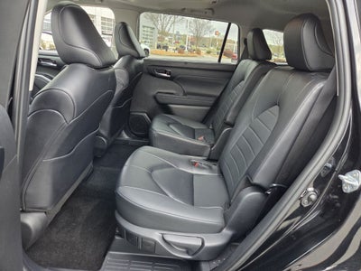 2025 Toyota HIGHLANDER XLE