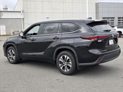 2025 Toyota HIGHLANDER XLE