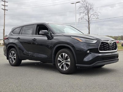 2025 Toyota HIGHLANDER XLE