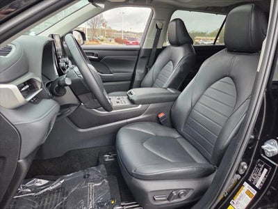 2025 Toyota HIGHLANDER XLE