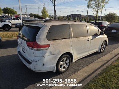 2014 Toyota Sienna LE 8 Passenger