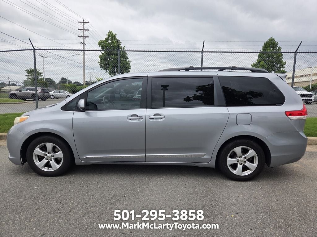 2013 Toyota SIENNA LE 3.5L LE 8 Passenger