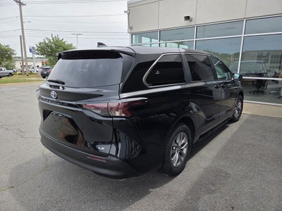 2025 Toyota SIENNA LE LE 8 Passenger