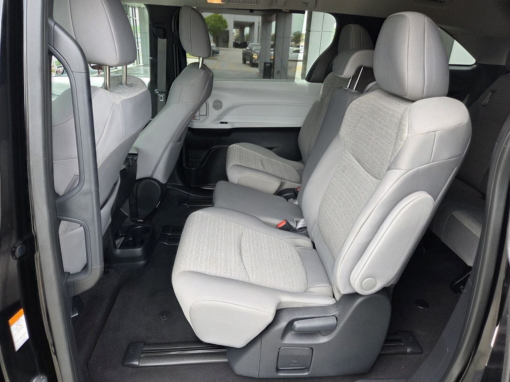 2025 Toyota SIENNA LE LE 8 Passenger