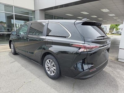 2025 Toyota SIENNA LE LE 8 Passenger