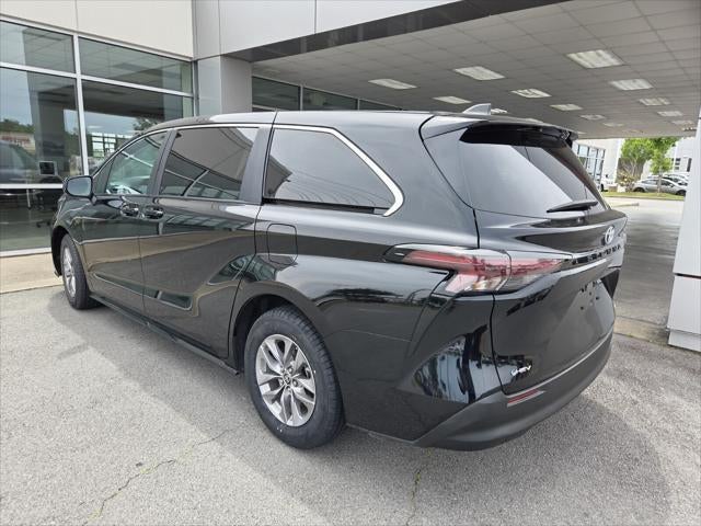 2025 Toyota SIENNA LE LE 8 Passenger