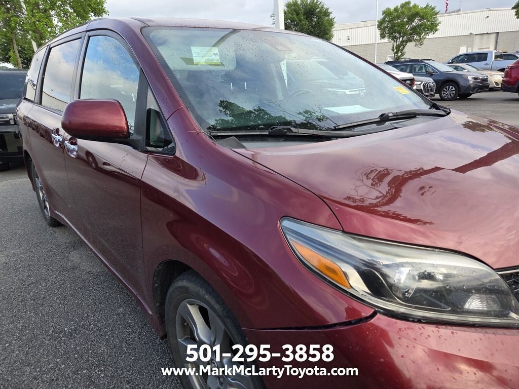 2019 Toyota Sienna SE 8 Passenger