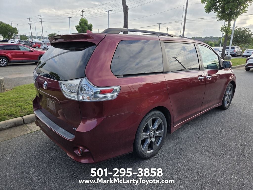 2019 Toyota Sienna SE 8 Passenger