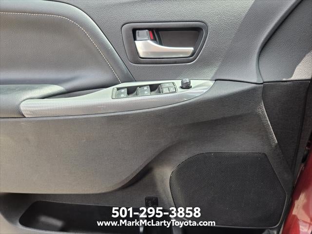 2019 Toyota Sienna SE 8 Passenger