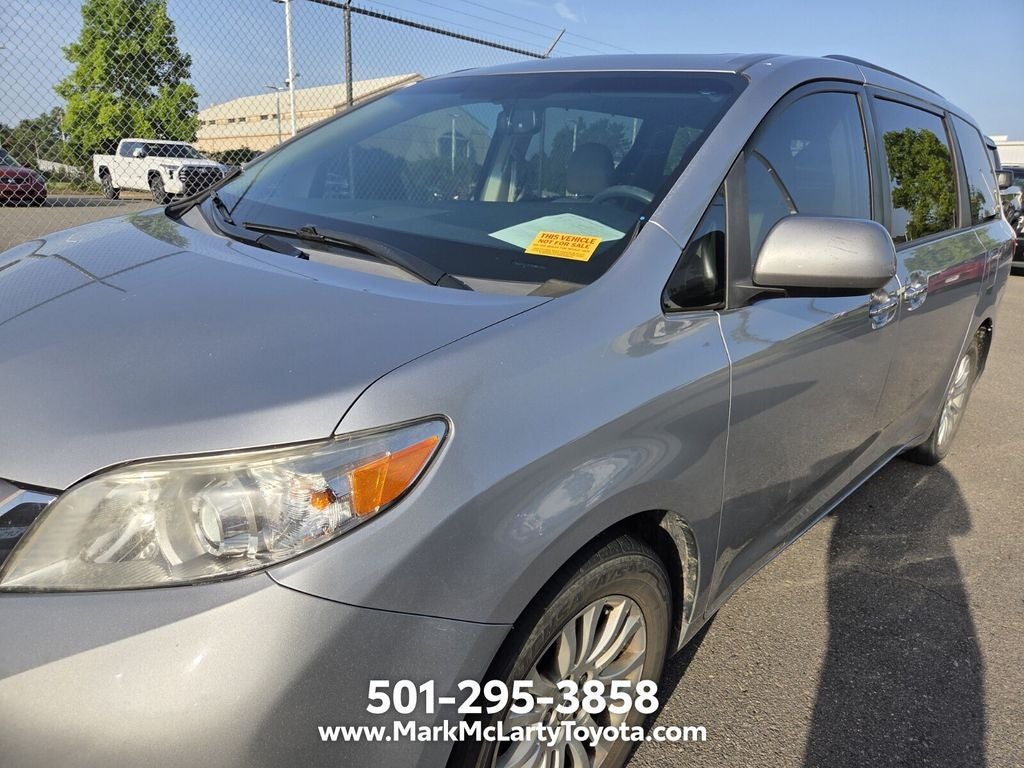 2016 Toyota Sienna XLE 8 Passenger