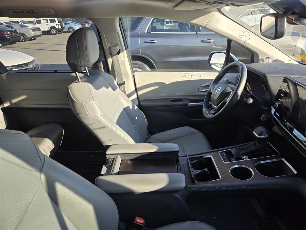 2021 Toyota SIENNA XLE XLE