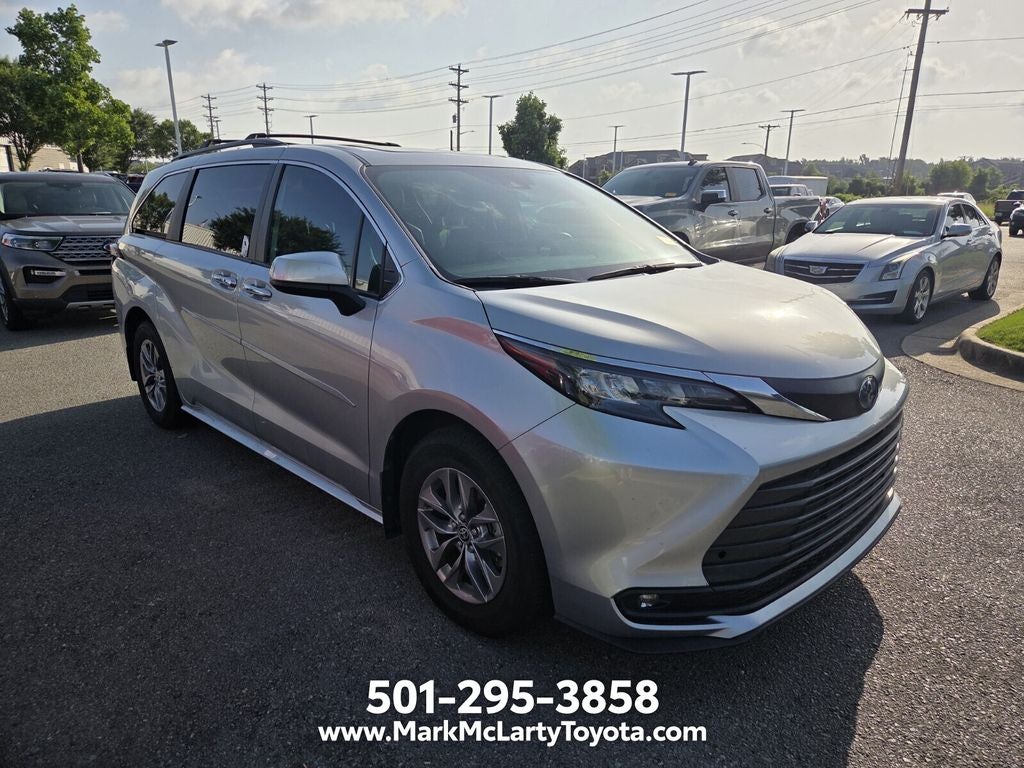 2025 Toyota Sienna XLE 8 Passenger