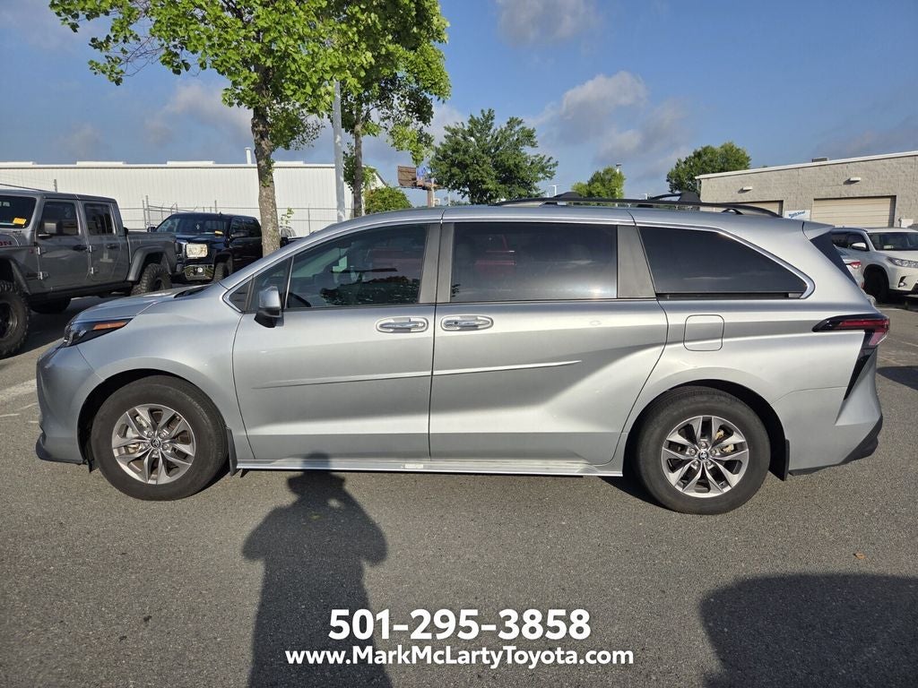 2025 Toyota Sienna XLE 8 Passenger
