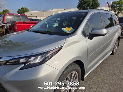 2025 Toyota Sienna XLE 8 Passenger
