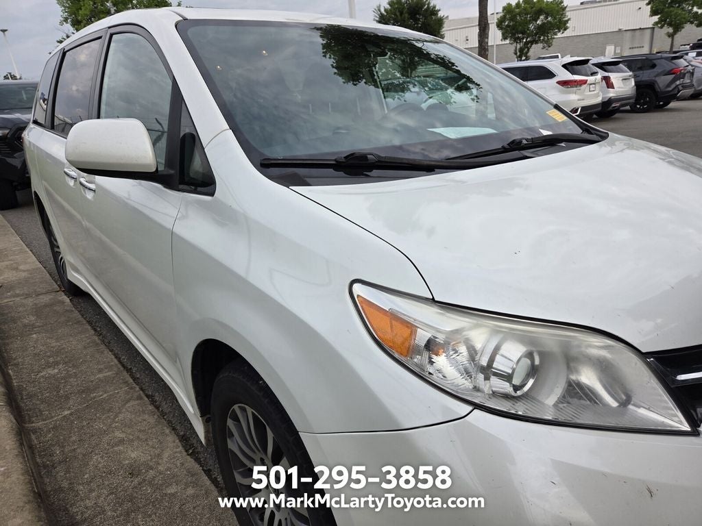 2020 Toyota Sienna XLE 8 Passenger
