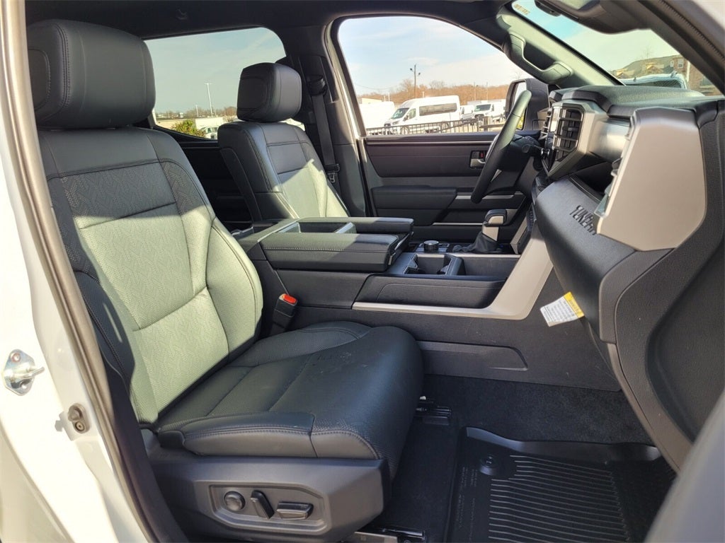 2025 Toyota TUNDRA 4X4 SR5