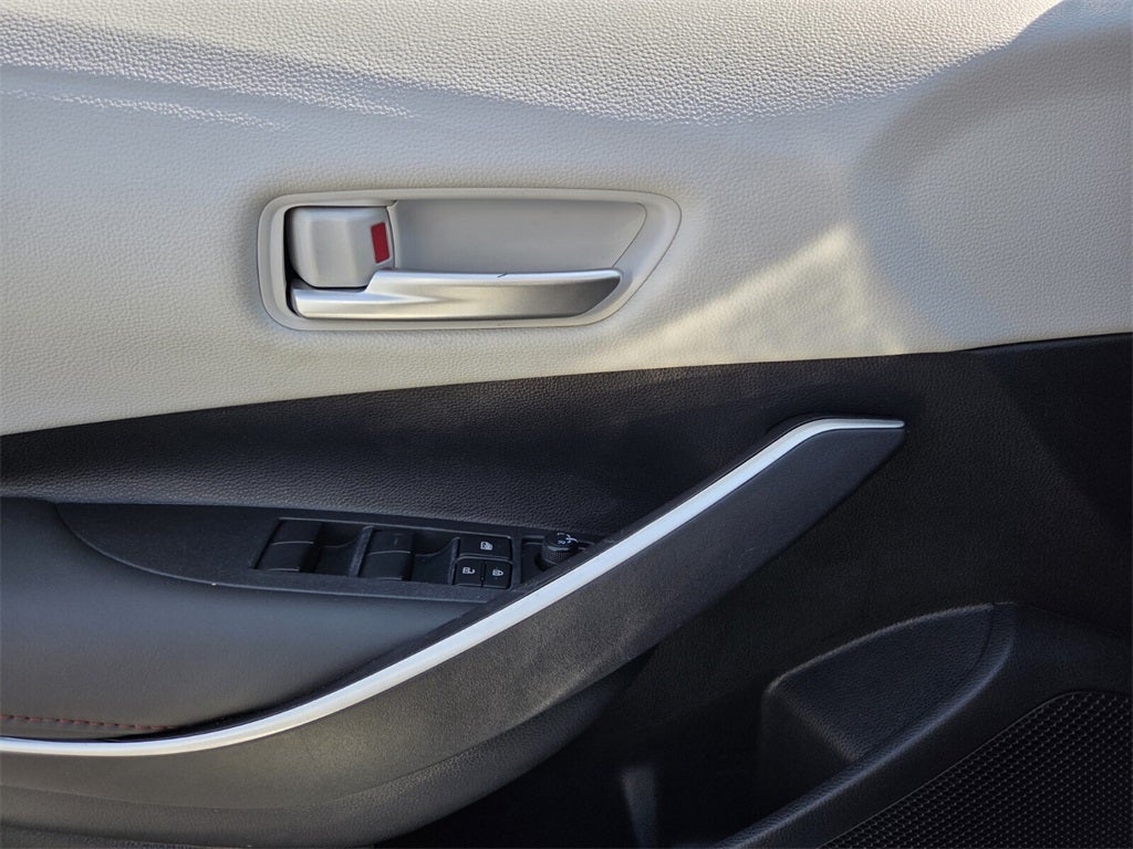 2025 Toyota COROLLA SE