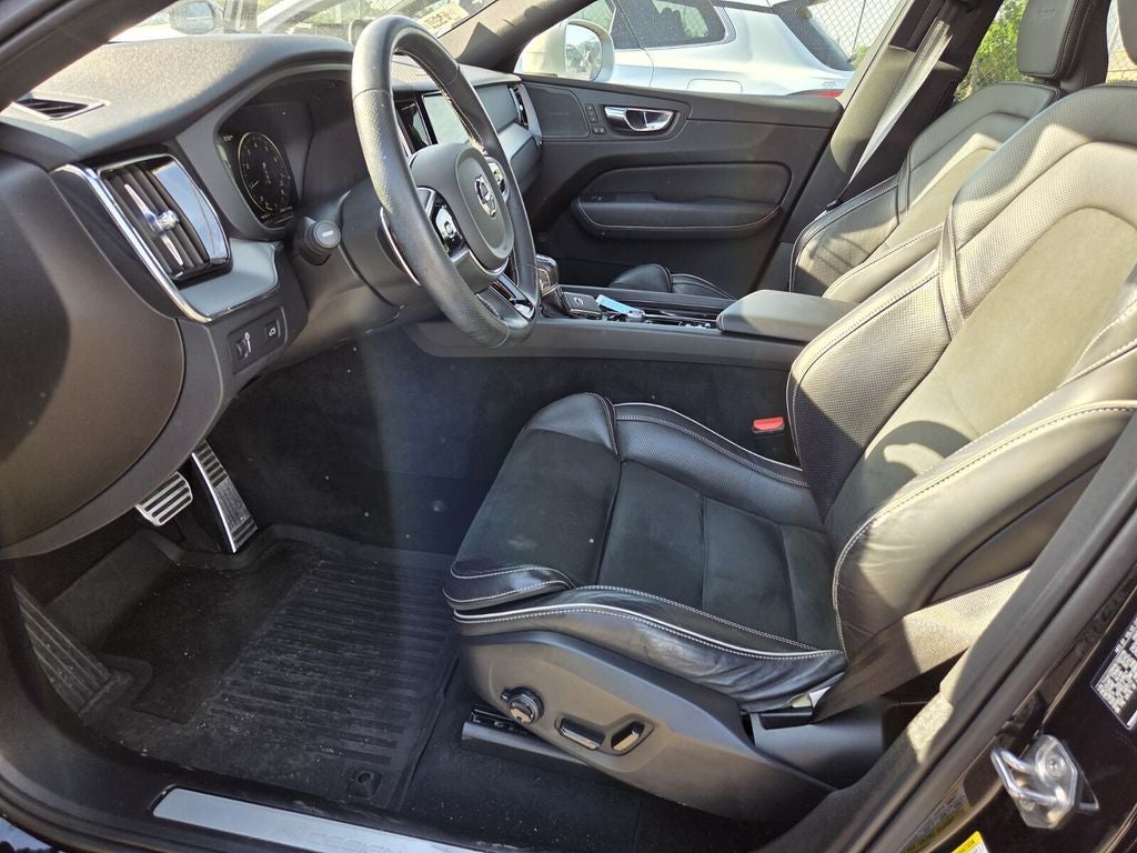 2019 Volvo XC60 T6 R-Design