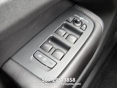 2023 Volvo XC60 B5 Ultimate Dark Theme