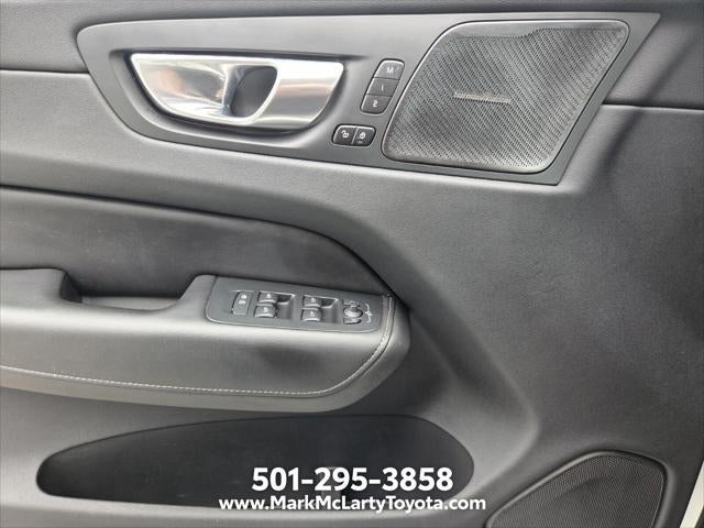 2023 Volvo XC60 B5 Ultimate Dark Theme