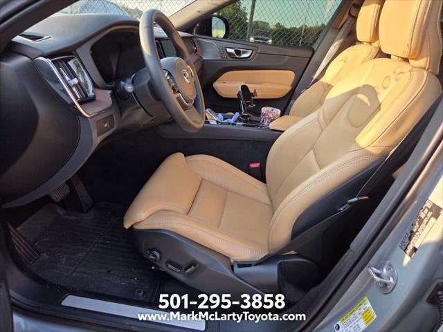 2024 Volvo XC60 B5 Ultimate Dark Theme