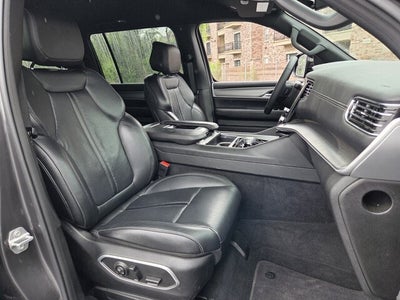2025 Jeep Wagoneer Base