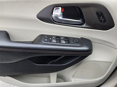 2020 Chrysler Pacifica Touring L