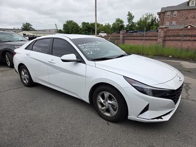 2022 Hyundai Elantra SE