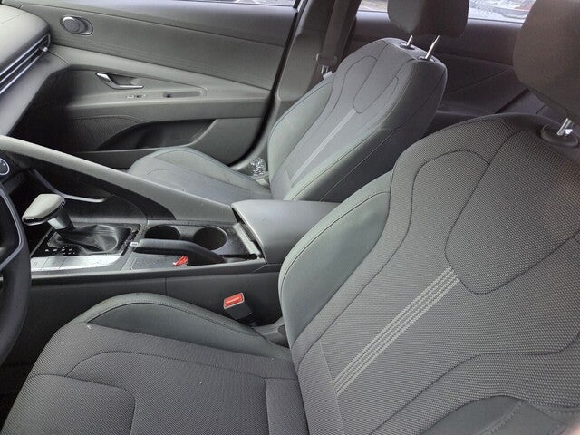 2022 Hyundai Elantra SE