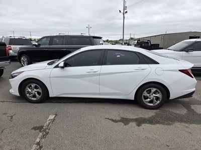 2022 Hyundai Elantra SE