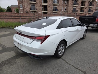 2022 Hyundai Elantra SE