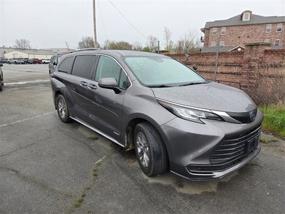 2021 Toyota Sienna LE 8 Passenger
