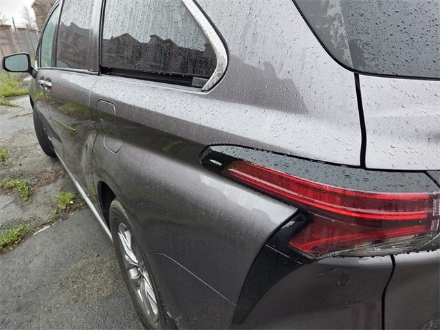 2021 Toyota Sienna LE 8 Passenger