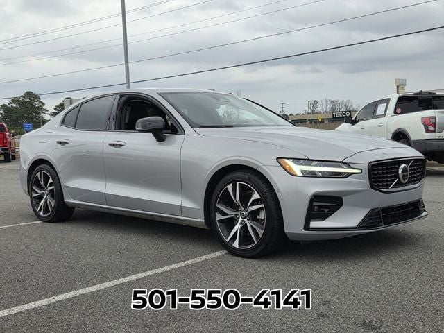 2024 Volvo S60 B5 Plus Dark Theme
