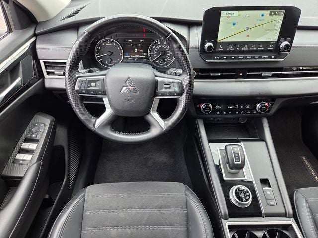 2024 Mitsubishi Outlander Base