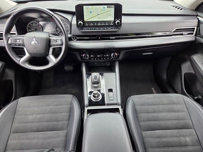 2024 Mitsubishi Outlander Base
