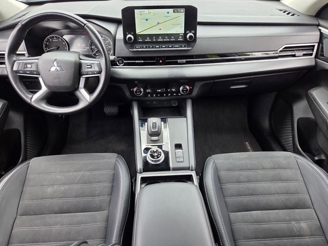 2024 Mitsubishi Outlander Base