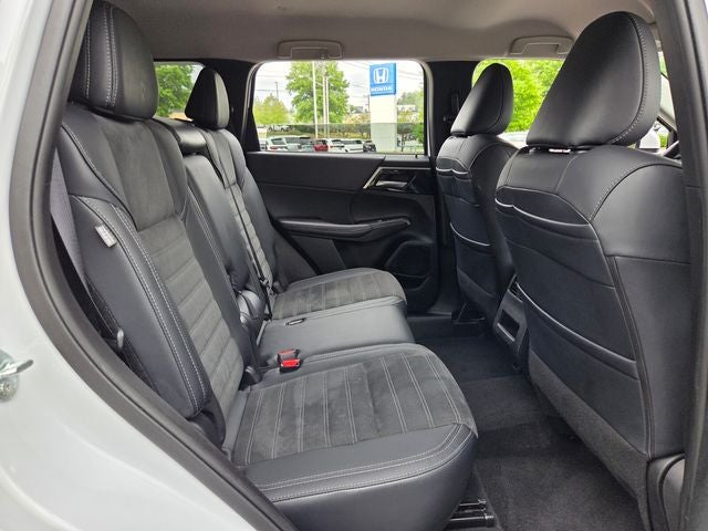 2024 Mitsubishi Outlander Base