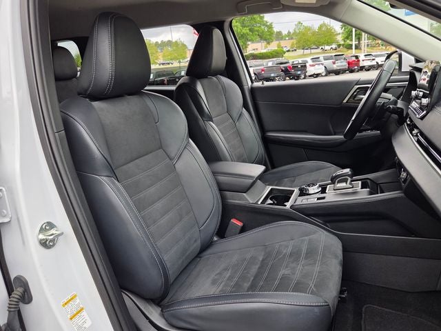 2024 Mitsubishi Outlander Base